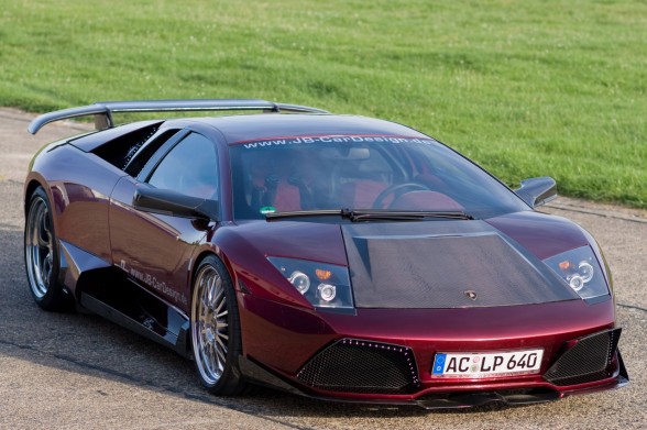 The Lamborghini comes in combination with a changed underbody ground 