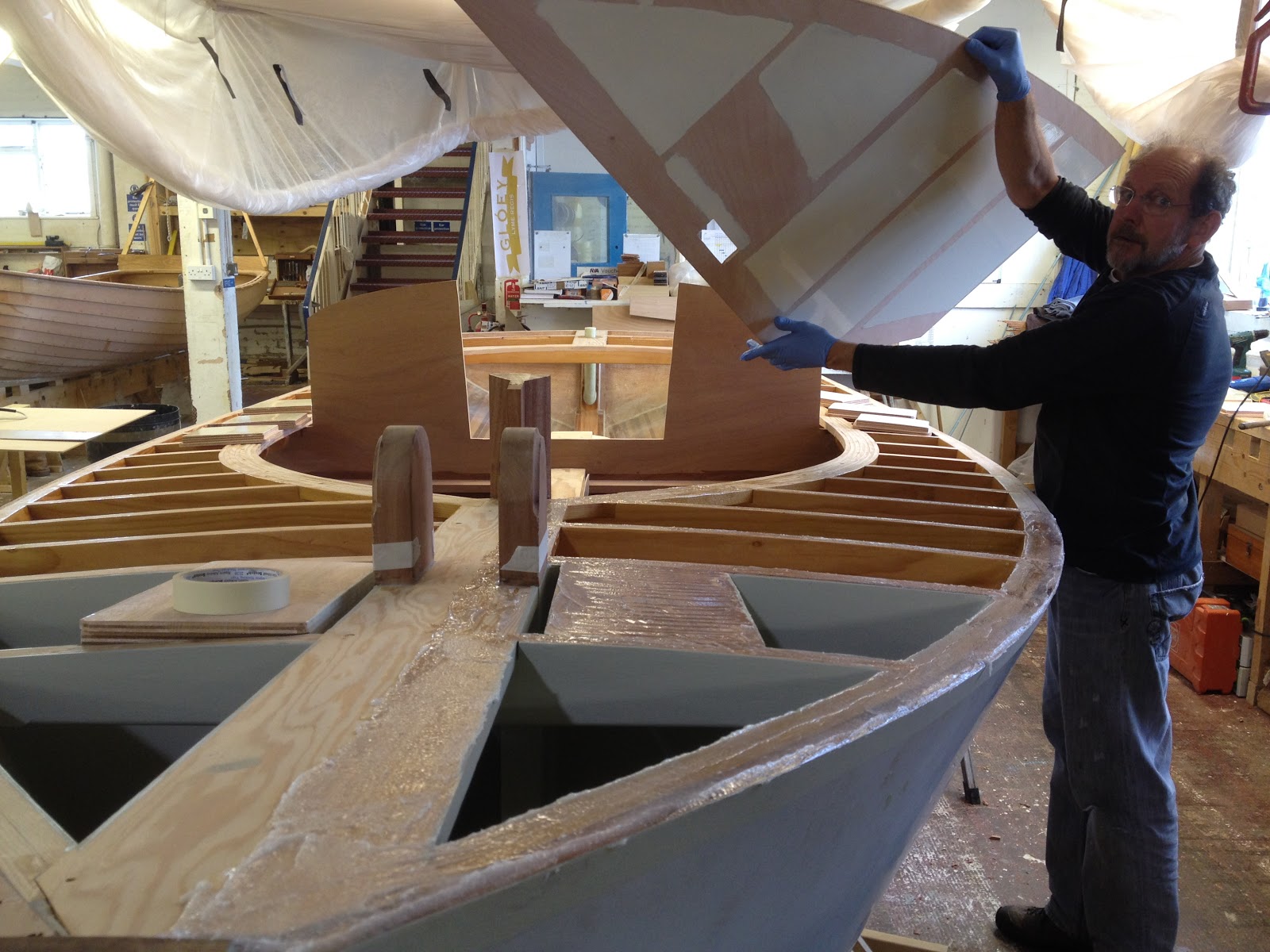 Boatbuilders Diary for "GlÃ³ey": Week 14 - Deckcovering 