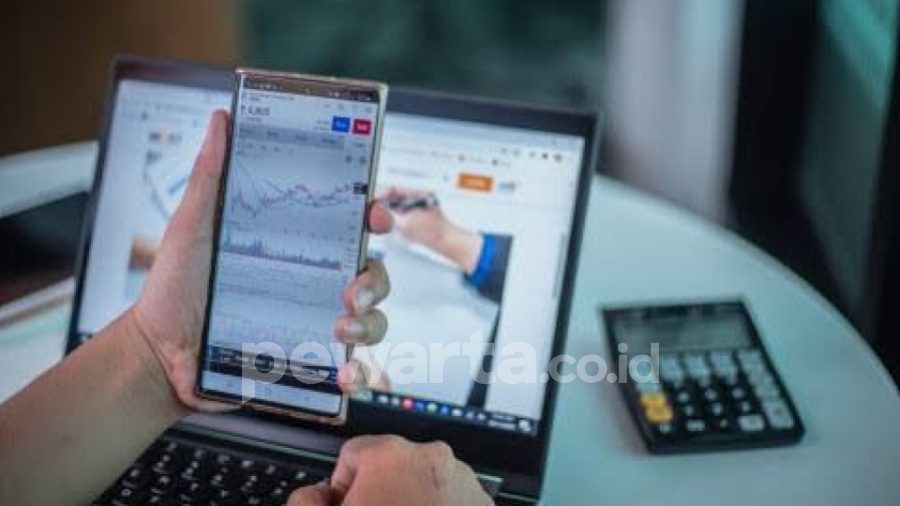 Pasar Saham Anjlok, Pakar Keuangan Sarankan Begini buat Investor Muda