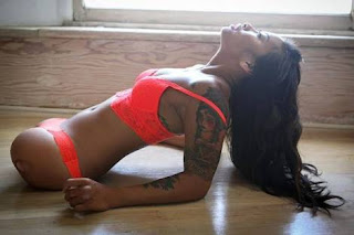 kanya sesser; born without legs; lingerie; lingerie without legs;