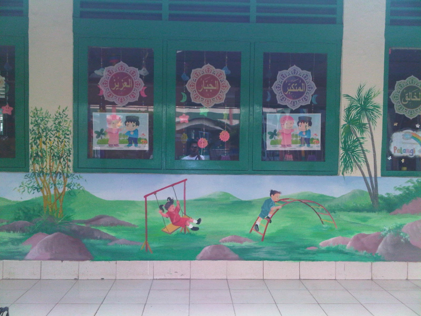 Contoh Lukisan Dinding Sekolah  TK