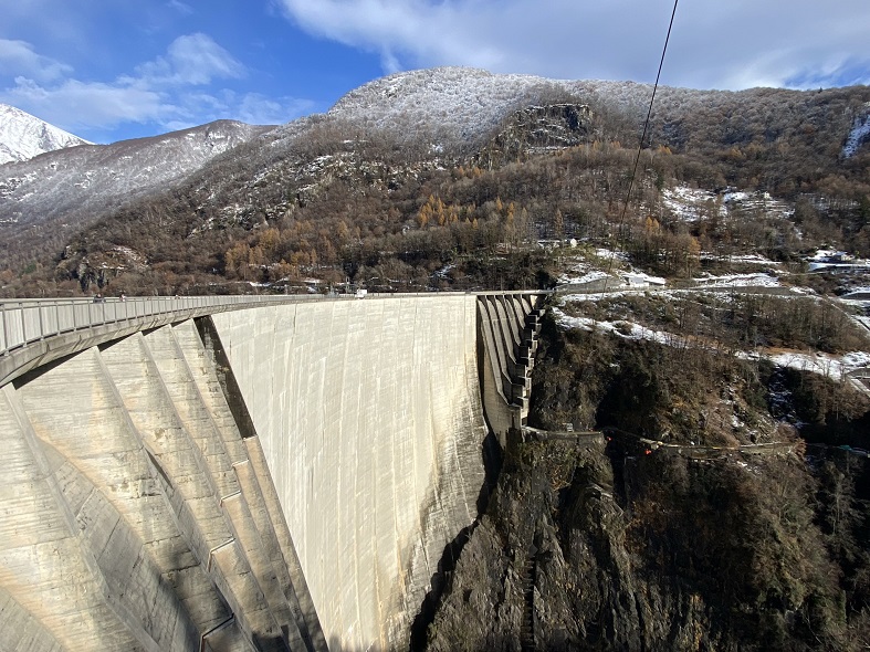 La diga di Contra in Val Verzasca