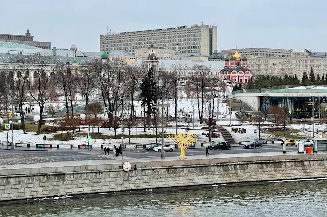 вид с Большого Москворецкого моста, Москворецкая набережная, Зарядье