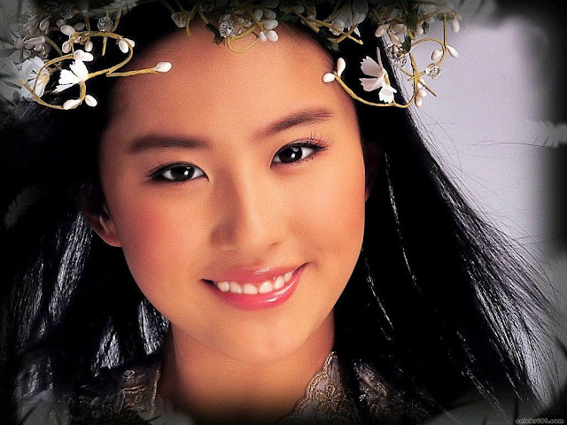 Hot Chinese Singer Liu Yifei HD Wallpapers