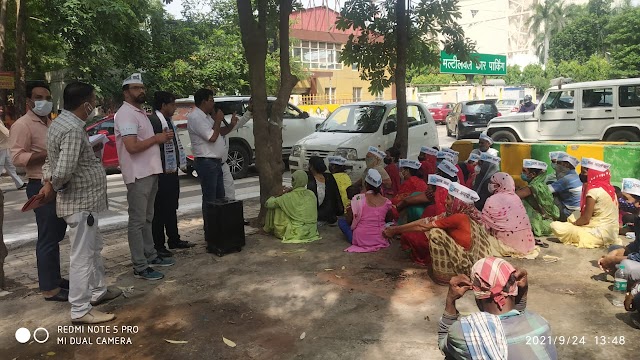  बिजली विभाग में हो रही अनियमितताओ को लेकर आप पूर्वांचल प्रकोष्ठ ने किया जिला मुख्यालय प्रदर्शन