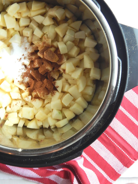 Instant Pot Cinnamon Applesauce...let the Instant Pot do the work!  Homemade cinnamon applesauce comes together in under 30 minutes - start to finish.  Sweet applesauce is the perfect Fall snack! (sweetandsavoryfood.com)