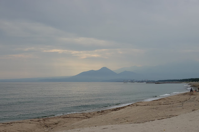 鳥取県米子市夜見町　砂浜　孝霊山方面を望む