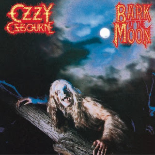 Capa do álbum Bark at the Moon do Ozzy Osbourne.