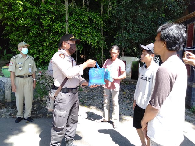 Tiga Pilar Kecamatan Purwosari,Unsur Muspika,Polsek,Koramil Bakti Sosial Bagi Sembako Kewarga Purwosari