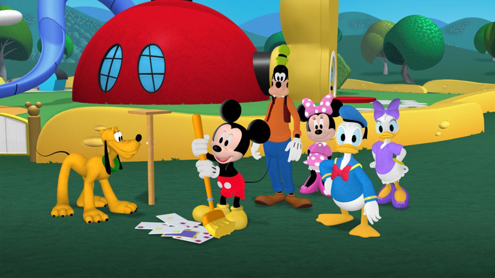 Qué ocurre con la familia de Mickey Mouse últimamente? Vídeos de juguetes  de peluche para niños. 