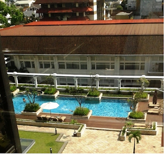 Kolam Renang di Hotel Prama Grand Preanger Bandung