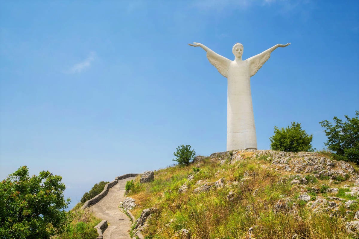 La statue du Christ Rédempteur et les copies, au Brésil et ailleurs