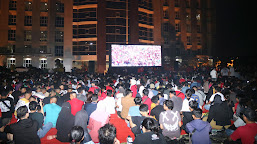  Ribuan Warga Semarang Pecinta Bola Nobar di Polda Jateng 