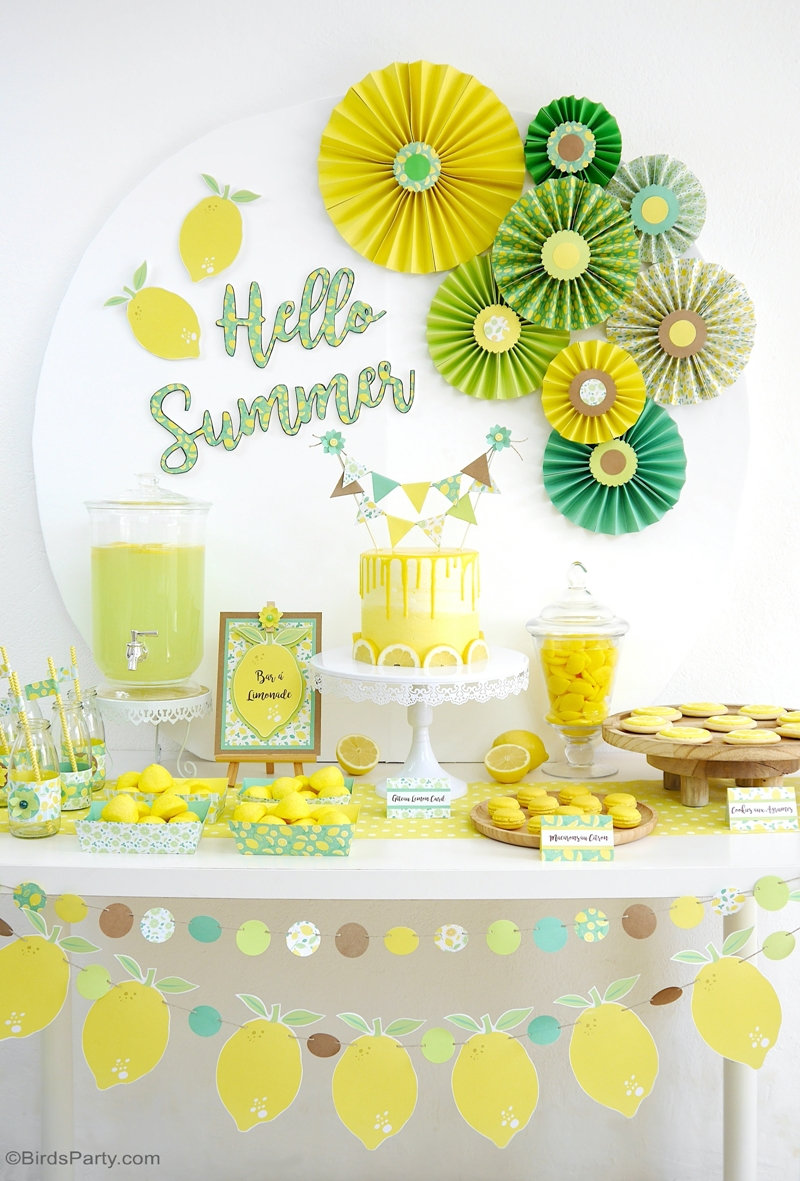 Lemon Themed Party Ideas with DIY Decorations - easy paper party decor for any summer celebration, birthday, weddings, baby showers and more! By @BirdsParty for @CulturaFr and @Clairefontaine #lemonparty #lemonwedding #lemonbirthday #lemonbabayshower #lmeonpartyideas #summerparty #summercrafts #papercrafts #lemondiy #diy #partydecorations #partyideas