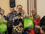 Tekan Angka Stunting di Kota Bekasi Pj. Wali Kota Bekasi, Gani Muhamad secara langsung memberikan Penyaluran Cadangan Pangan Pemerintah (CPP) Tahap I untuk Bantuan Pangan dalam rangka penanganan Stunting