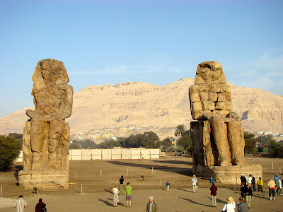 Colossi of Memnon [pastiterpantau.blogspot.com]