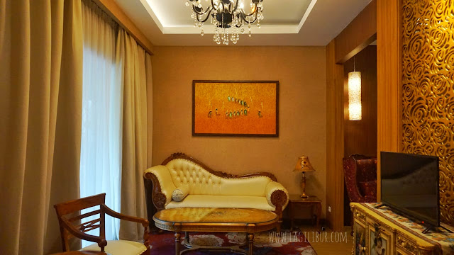 Living Room Grand Suites Ramada Suites by Wyndham