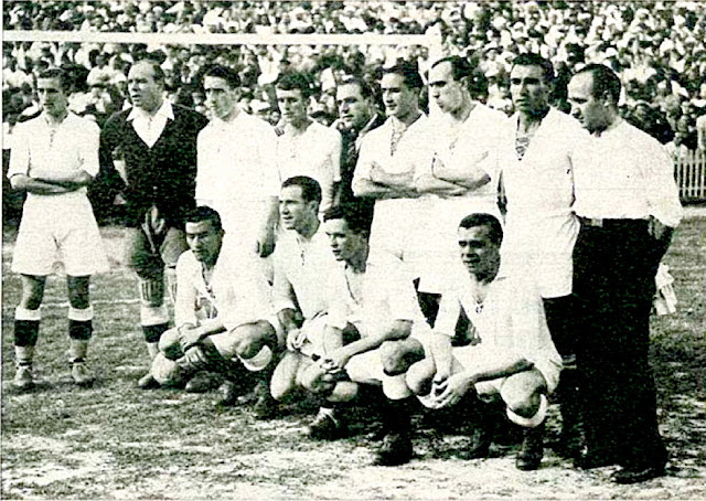 📸MADRID F. C. 📆21 junio 1936 ⬆️Emilín, Zamora, Ciriaco, Lecue, Bru (Entrenador), Sañudo, Luis Regueiro y Bonet. ⬇️Eugenio, Quincoces, Sauto y Pedro Regueiro. MADRID F. C. 2 🆚 F. C. BARCELONA 1 Domingo 21/06/1936, 17:00 horas. Copa del Presidente de la República, XXXIV edición del Campeonato de España, final. Valencia, estadio de Mestalla: 22.000 espectadores. GOLES: ⚽1-0: 6’, Eugenio. ⚽2-0: 12’, Lecue. ⚽2-1: 29’, Escolà.