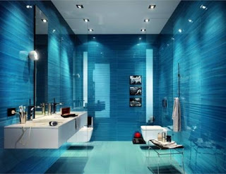 bilik mandi berwarna biru