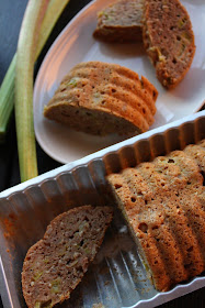 raparperileipä raparperi leipä kakku kuivakakku leivonta resepti