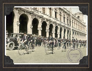 Ciclistas en el Portal de  Flores 1928