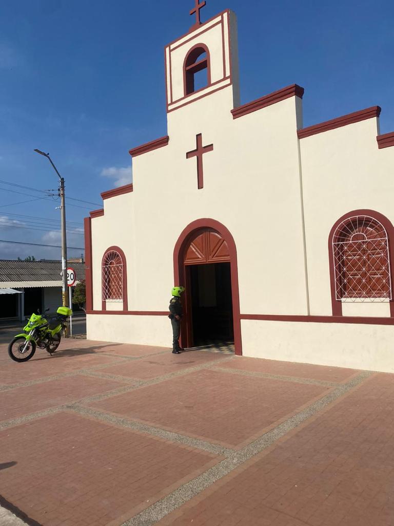 https://www.notasrosas.com/ Policía Nacional acompaña los actos conmemorativos de la Semana Santa en La Guajira