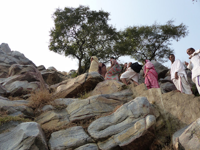 Sankarshan Das Adhikari - Devotees Climb Mountain to See Krishna's Footprint