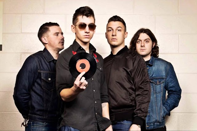 NME conta sobre o novo álbum do Arctic Monkeys