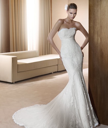 As a matter of fact whether you go for designer wedding dresses or simply