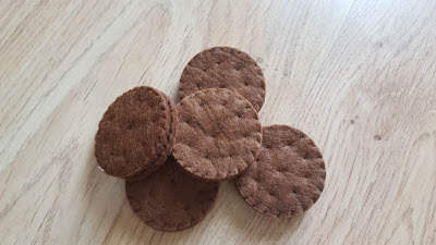 DIY Play Food - felt chocolate cookies with filling - tutorial and pattern