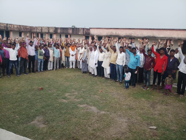 राजद में शामिल होने पर समाजसेवी नरेश सिंह को ग्रामीणों ने किया स्वागत--Report Brajesh Panday