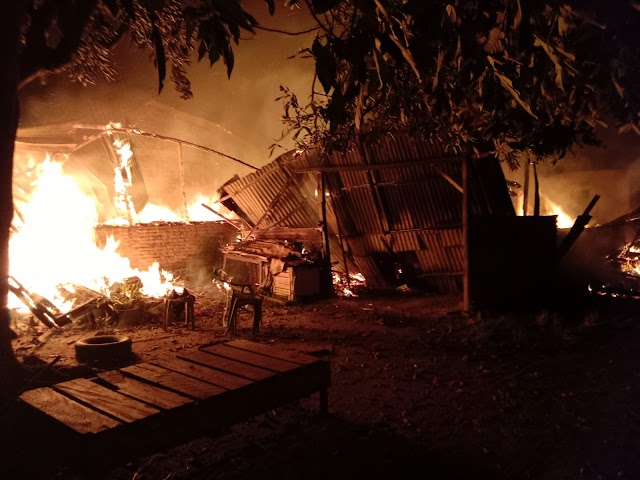 Akibat Korsleting Listrik, 2 Unit Rumah di Kaplingan Perluasan Serbalawan Ludes Terbakar.