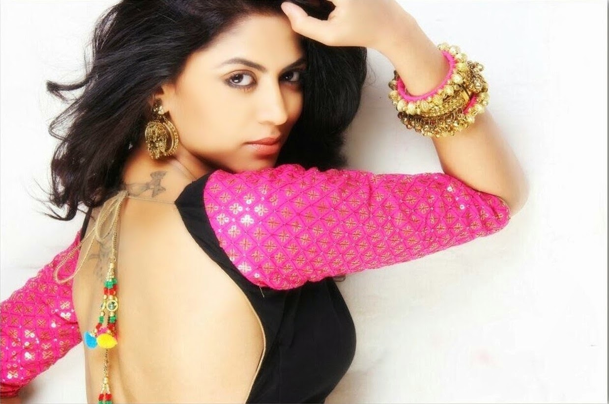 Kavita Kaushik HD wallpapers Free Download