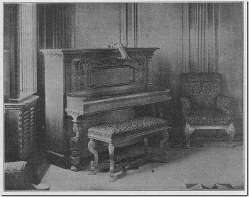Piano no deck dos botes do Olympic