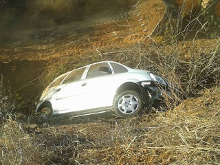 Carro capota após pneu estourar na RN 117 em zona rural de Paraná-RN