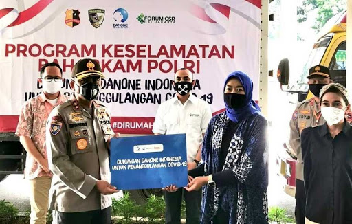  Baharkam Polri Terima Bantuan Sembako Danone Indonesia untuk Penanggulangan Covid-19