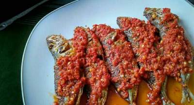 Resep Ikan Kembung Bumbu Balado Khas Padang Pedas Lezat