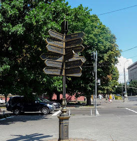 Черкаси. Покажчики пам'яток і інформаційні таблички