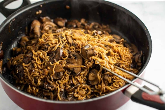 Asian Mushroom Ramen Noodles #vegetarian #dinner