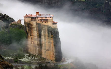 ta-meteora-stin-omichli-einai-ena-monadiko-theama