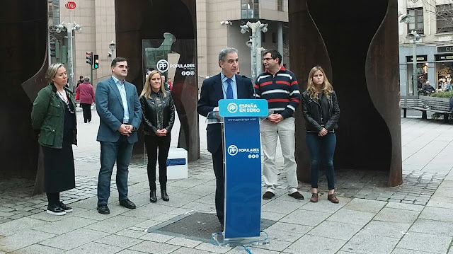 La candidatura del PP por Bizkaia, en un acto en la plaza Bide Onera