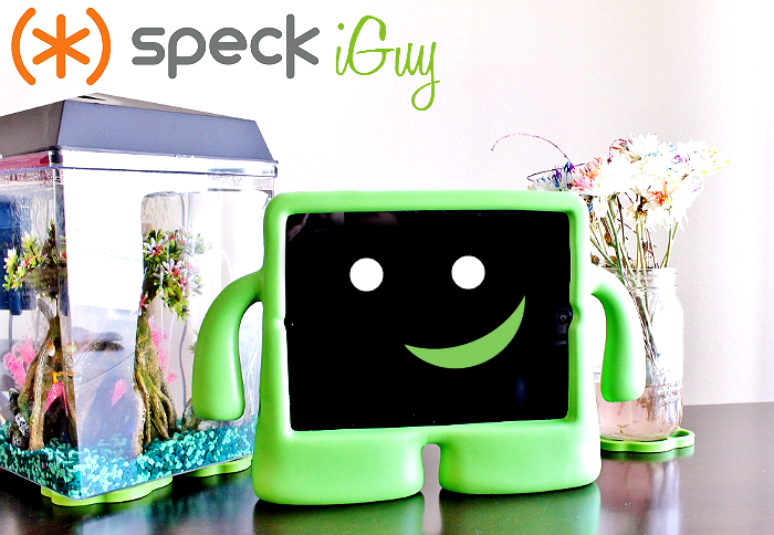 Speck iGuy kid friendly case for iPad 2/3/4 includes a camera cover and easy carry handle 'arms.'