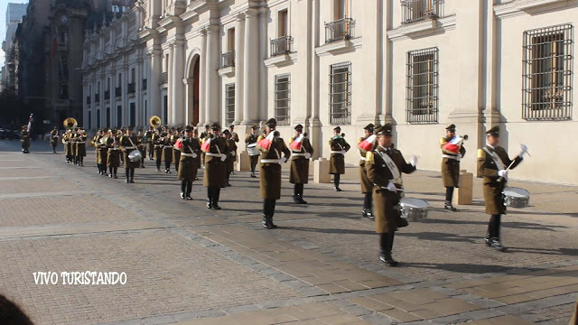 Santiago | A Troca de Guarda e o Palácio La Moneda - Sede do Governo do Chile