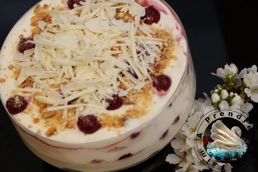 Gâteau sans cuisson cerises chocolat blanc