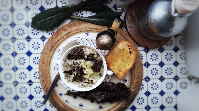 zuppa di farro, orzo e cavolo nero