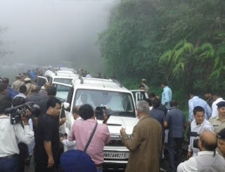 Escort car in President Pranab’s convoy falls into Darjeeling gorge, 3 injured