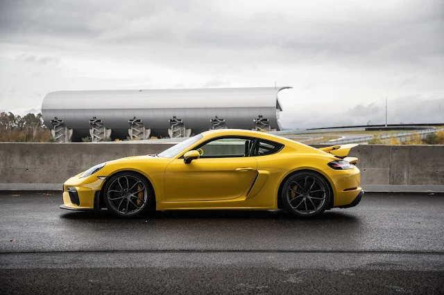 Porsche 718 Cayman GT4 /AutosMk