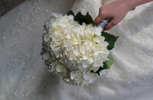 hydrangea wedding bouquet. White wedding bouquet elegance