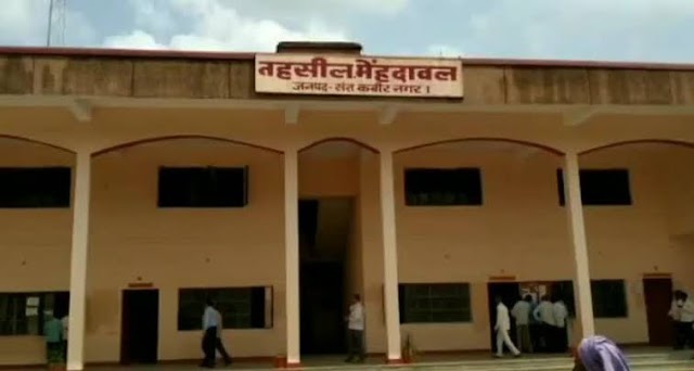 Sant Kabir Nagar: लेखपाल महोदय का गजब कारनामा, प्रमाणपत्र में दर्ज कर दी एक ही पिता की चार अलग अलग वार्षिक आय