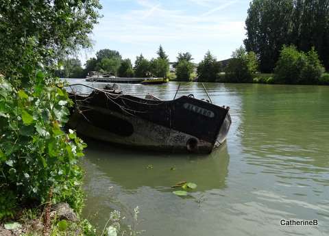 urbex-péniche-Albano-échouée-bords-Oise-jpg